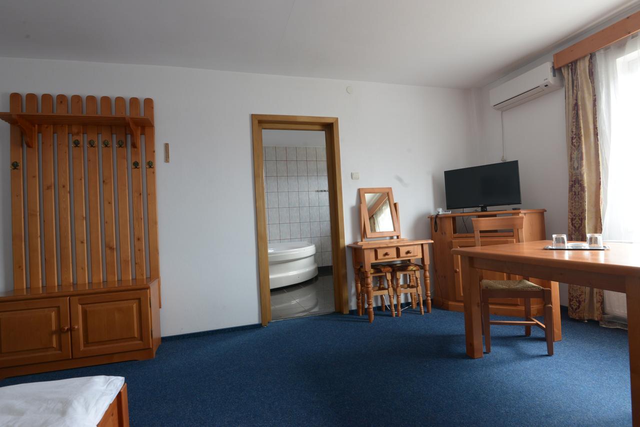 Hotel Maier Hunedoara Zewnętrze zdjęcie