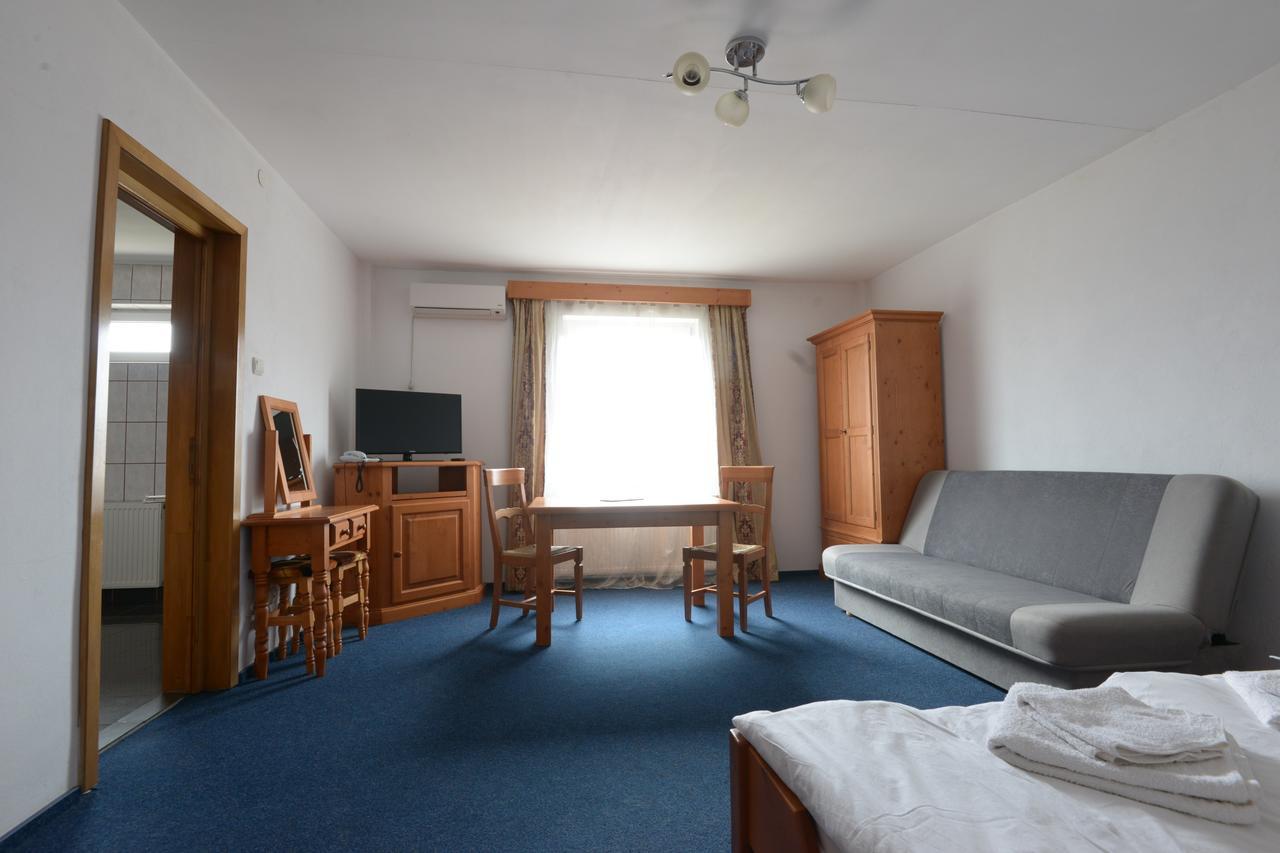 Hotel Maier Hunedoara Zewnętrze zdjęcie
